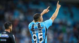 Sem Carlos Vinícius, Grêmio busca solução para encarar o Bolívar na altitude