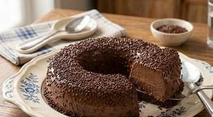 Brigadeirão fit de micro-ondas fica incrivelmente cremoso e leva poucos ingredientes
