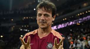 Diniz aprova e Corinthians mira novo camisa 9 para mudar o ataque