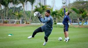 Goleiro do Goiás exalta clube e manda recado à torcida