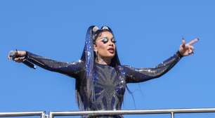 Gloria Groove exalta cultura drag queen em apresentação na Parada SP
