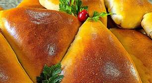 Esfiha de carne com uma massa super fofinha que não tem como errar, para alegrar o lanche da família