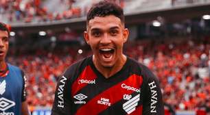 NOVAS! Athletico-PR define alvos no mercado, "Rei Arthur" na Seleção, golaço decisivo