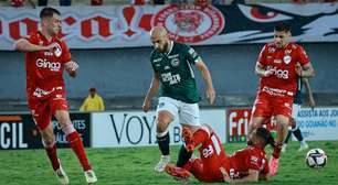O que aconteceu com Régis? Ex-Goiás segue sem clube após rescisão