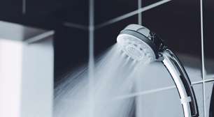 Banho muito quente: 7 riscos do hábito para a saúde