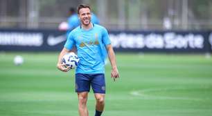 Luís Castro aprova e Grêmio mira novo camisa 8 para substituir Arthur