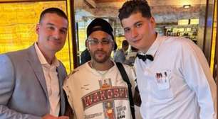 Neymar vai a churrascaria em NY em folga da Seleção Brasileira