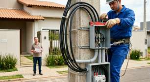 Quanto um eletricista de alta tensão cobra para instalar um padrão bifásico de entrada de energia homologado em 2026