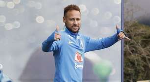 Neymar mata saudade da bola em treino da Seleção, mas segue fora da estreia