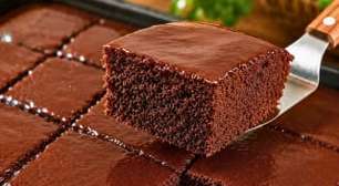 Bolo de chocolate sem leite feito com água, fácil e fofinho