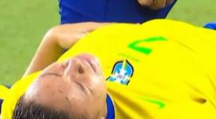 Dudinha sai de maca e chorando muito após dividida em amistoso da Seleção