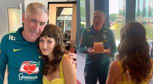 Carlo Ancelotti ganha bolo de aniversário da enteada Chloe Barrena nos EUA e web reage: 'Sogrão'