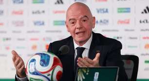 Presidente da Fifa rebate críticas sobre a Copa e lamenta veto contra árbitro somali