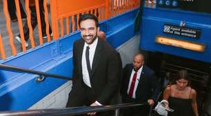 Prefeito de Nova York exalta Sócrates ao comentar estreia do Brasil na Copa do Mundo