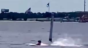 Funcionário da Marinha dos EUA é atacado por tubarão na Flórida; veja o momento