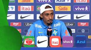 'Não dá para dar muita porrada', brinca Raphinha sobre corredor polonês em aniversário de Ancelotti