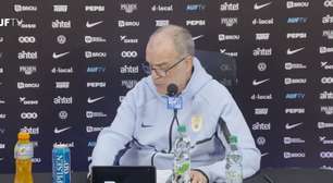 Bielsa receb críticas após entrevista de 38 segundos em chegada do Uruguai ao México