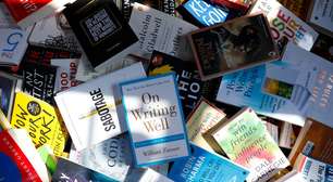 Censura literária: Estados Unidos registram número histórico de livros proibidos em escolas e bibliotecas