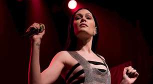 Jessie J sente que o câncer de mama "roubou" dela o tempo com seu filho