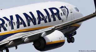 Ryanair é investigada por cobrar pais que viajam com filhos