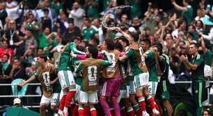 'Milagre estar aqui': Copa começa com infarto de torcedor, gol de atacante que sofreu fratura no crânio e árbitro brasileiro no 'red card'