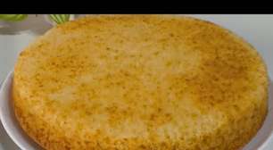 Bolo de baunilha simples e fofinho, com uma massa muito leve e cheirosa que todos vão amar