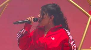 Esnobada pelo "Tiny Desk", Alessia Cara canta na Copa do Mundo