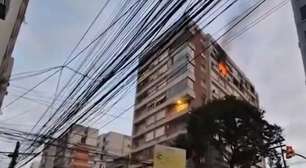 Apartamento pega fogo na Avenida Independência