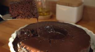 Bolo de chocolate fácil e rápido, que fica extremamente fofinho e com um sabor incrível