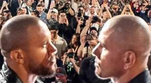 VÍDEO: Alex Poatan e Ciryl Gane trocam elogios e fazem encarada respeitosa na coletiva do UFC Casa Branca