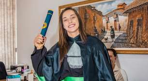 Goleira do Corinthians se forma em Educação Física e celebra persistência
