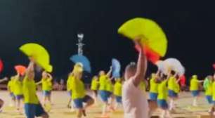 Aula de dança no clima de Copa toma conta do Marco Zero do Recife