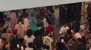 Vídeo: sósia de Neymar provoca tumulto em shopping nos EUA e mobiliza segurança