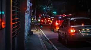 Não é capricho de design, mas questão de economia: o motivo pelo qual as setas dos carros americanos são vermelhas e não alaranjadas