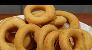 Biscoito de polvilho doce frito, bem sequinho e fofinho, para acompanhar o seu café fresquinho