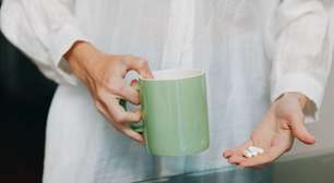Esses remédios não devem ser tomados com café e muita gente comete esse erro