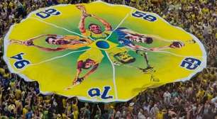 Torcida brasileira invade Time Square e faz festa antes da estreia na Copa