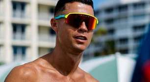 Cristiano Ronaldo exibe o físico de sunga em treino de Portugal; veja fotos