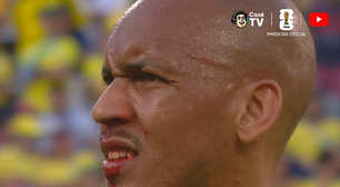 Fabinho deixa campo com rosto sangrando, mas volta para defender a Seleção Brasileira