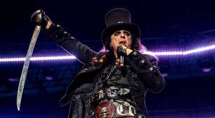 Alice Cooper agradece fã que encontrou seu cartão de crédito com cópia autografada de álbum