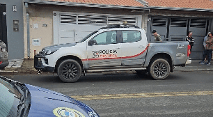 Jovem de 19 anos em abstinência mata pai e madrasta a facadas e droga itens por droga em Salto