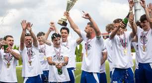 Lucas Giovani celebra conquista do título pelo Zambrów após temporada de superação