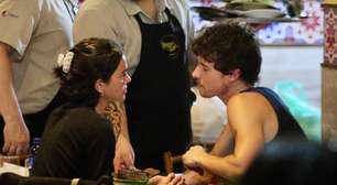 Bruna Marquezine é vista aos beijos com Shawn Mendes no Rio de Janeiro
