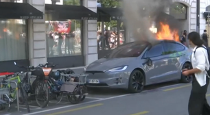 Manifestantes incendeiam carro Tesla e quebram janelas de escritório da ONU em marcha contra o G7 em Genebra