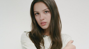 Dão cerveja para Olivia Rodrigo em entrevistas e ela avisa: "Vim da Disney, sei me controlar"