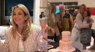 Bolo de 2 andares elegante e alguns brigadeiros: Ticiane Pinheiro dispensa luxo em comemoração de aniversário de 50 anos pela 2ª vez com Rafa Justus, César Tralli e família. Fotos!