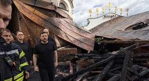 Rússia lança dezenas de drones contra Ucrânia e atinge catedral histórica em Kiev