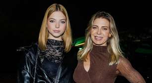 De look transparente e com recortes ousados, Sheila Mello, eterna loira do É o Tchan, é alvo de comentário polêmico da filha em show: 'Ninguém te conhece'