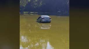 Ajuda pra recuperar carro do Domenique que caiu no lago