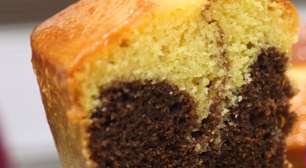 Bolo mesclado de maracujá com chocolate que fica fofinho e traz uma combinação de sabores perfeita